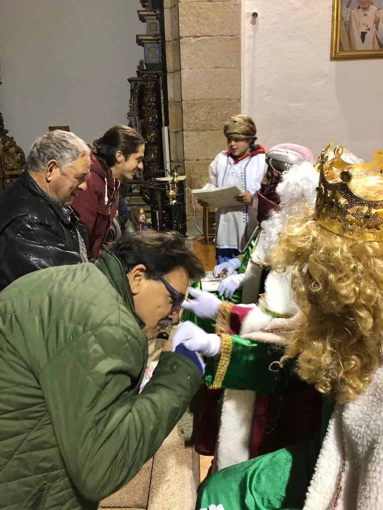 Foto 6 - Mogarraz recibe con los brazos abiertos a los Reyes Magos