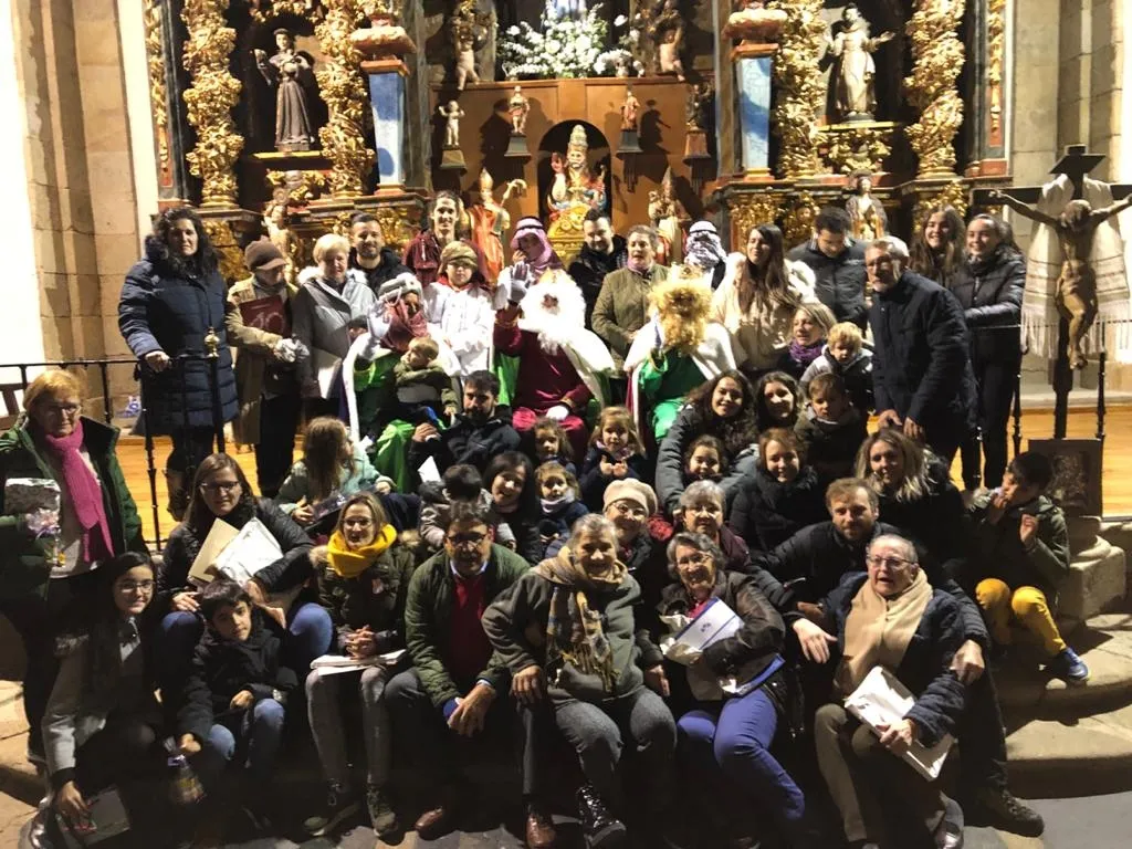 Foto 10 - Mogarraz recibe con los brazos abiertos a los Reyes Magos