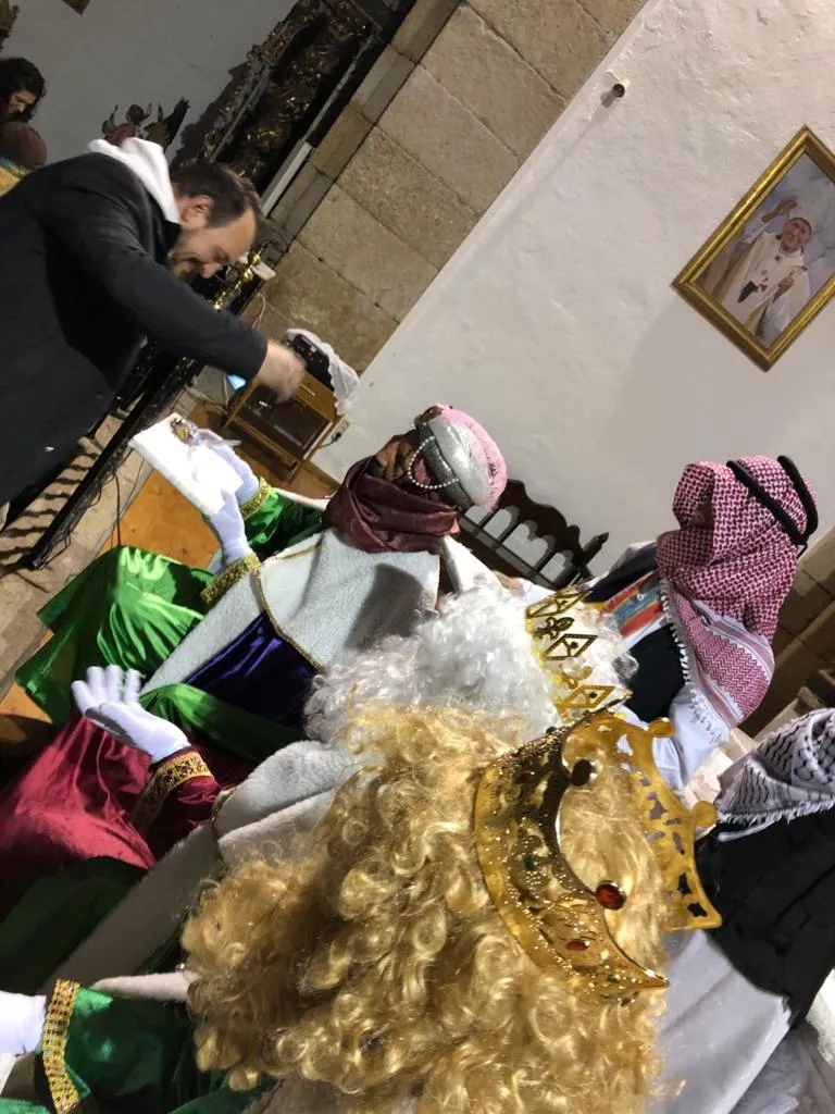 Foto 4 - Mogarraz recibe con los brazos abiertos a los Reyes Magos