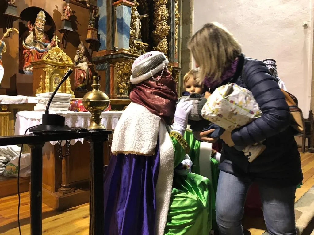 Foto 2 - Mogarraz recibe con los brazos abiertos a los Reyes Magos