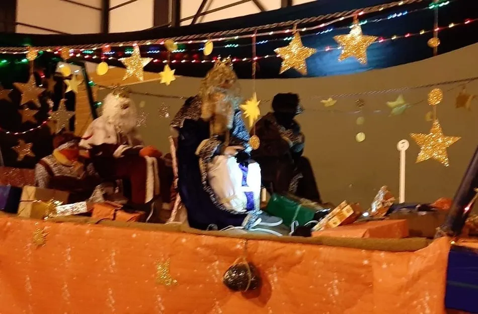 Foto 3 - Los Reyes Magos visitan Cabeza del Caballo antes de viajar a Bel&eacute;n  