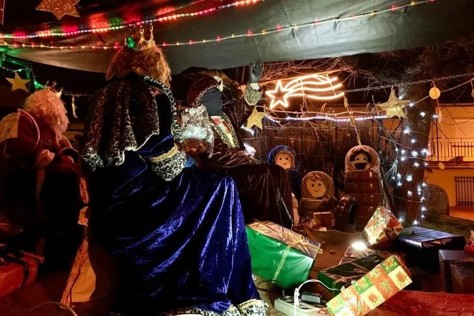 Foto 2 - Los Reyes Magos visitan Cabeza del Caballo antes de viajar a Bel&eacute;n  