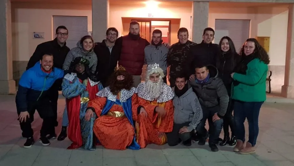 Los Reyes Magos dejan regalos a 30 niños en Valderrodrigo  