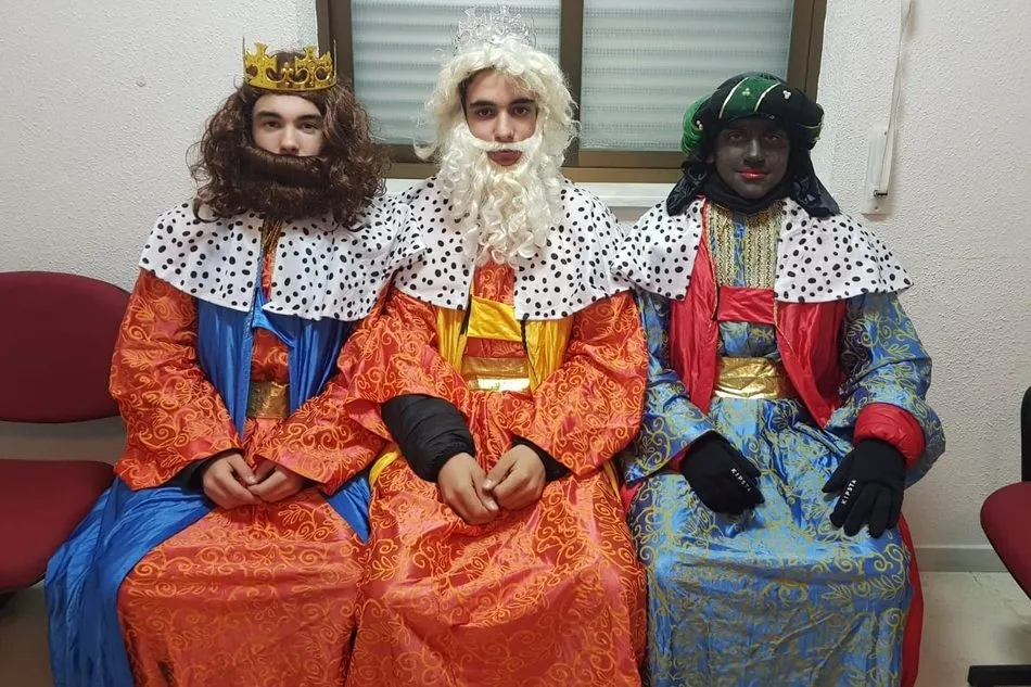 Foto 5 - Los Reyes Magos dejan regalos a 30 ni&ntilde;os en Valderrodrigo  