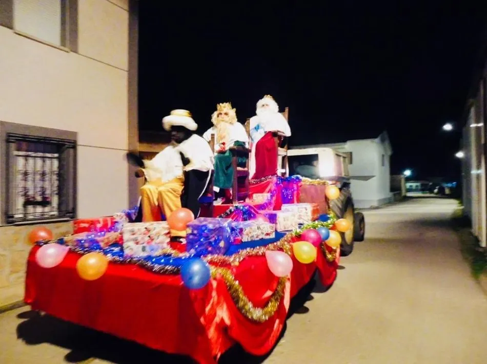 Foto 9 - En Barruecopardo reciben a los Reyes Magos con un chocolate caliente