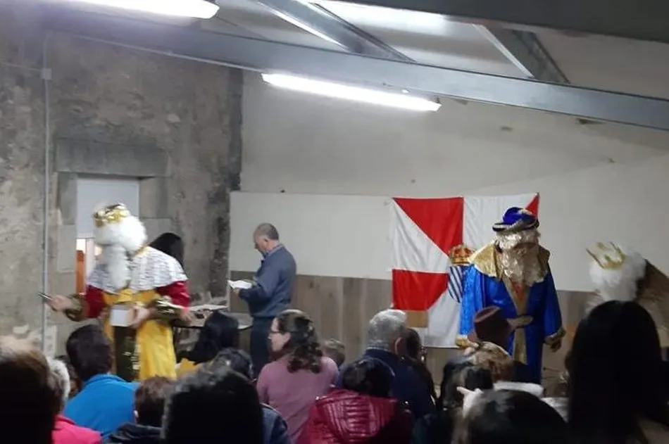 Foto 2 - En La V&iacute;dola dan la bienvenida a los Reyes Magos con sidra y dulces  