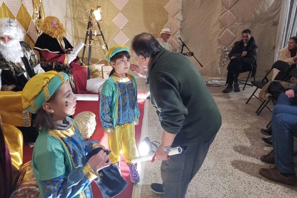 Foto 11 - Los Reyes Magos llenan de ilusi&oacute;n las calles de La Zarza de Pumareda  