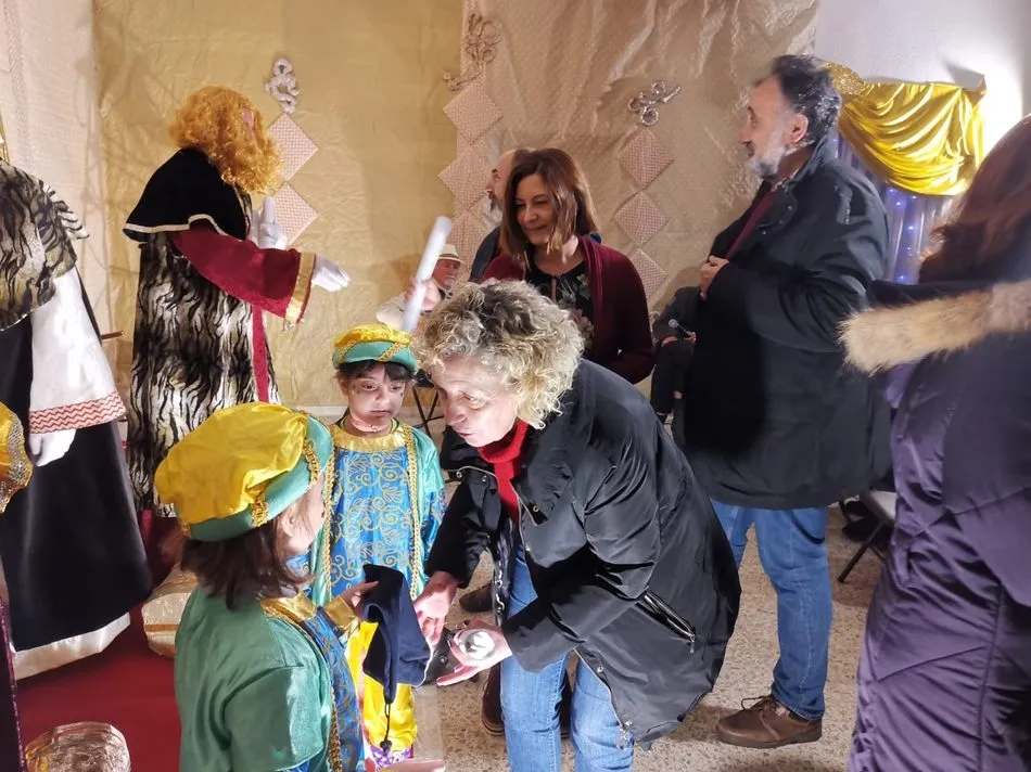 Foto 10 - Los Reyes Magos llenan de ilusi&oacute;n las calles de La Zarza de Pumareda  