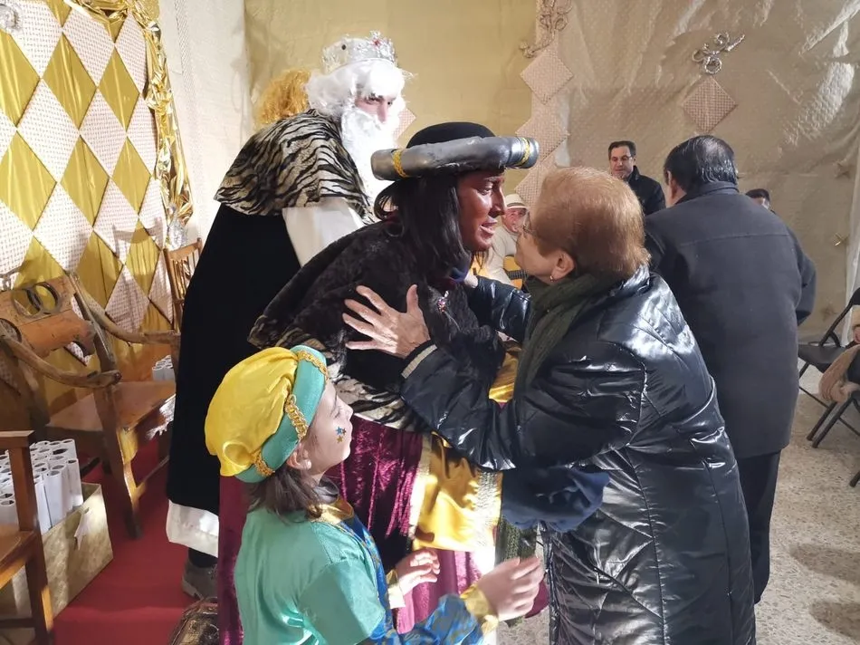 Foto 8 - Los Reyes Magos llenan de ilusi&oacute;n las calles de La Zarza de Pumareda  