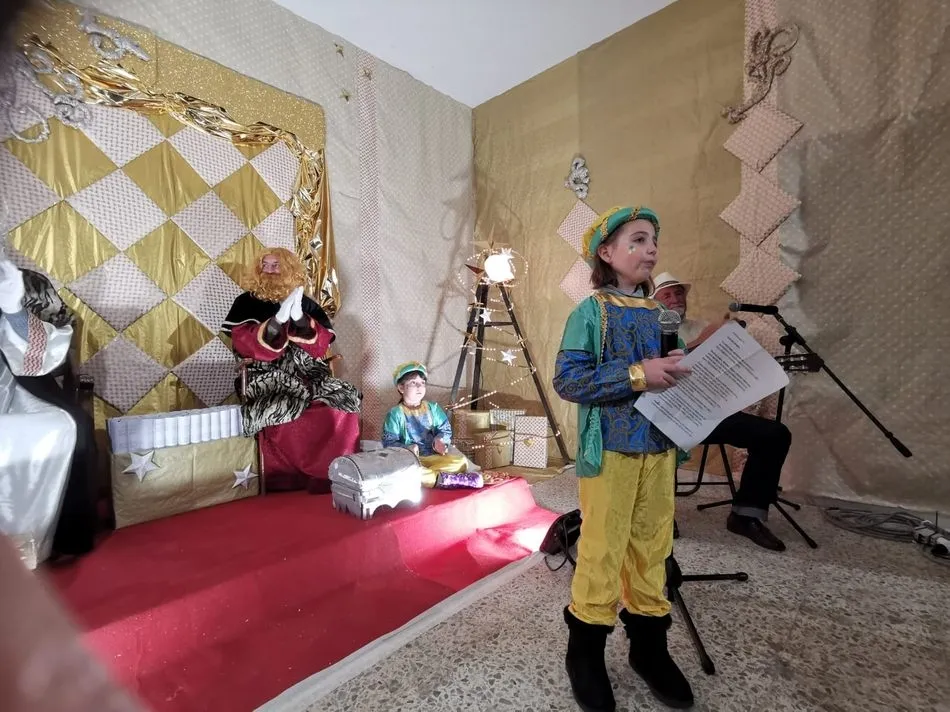 Foto 3 - Los Reyes Magos llenan de ilusi&oacute;n las calles de La Zarza de Pumareda  