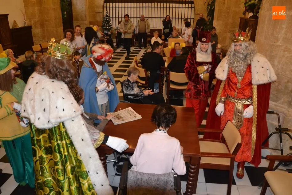 Los Reyes Magos recorren todas las residencias de la ciudad  