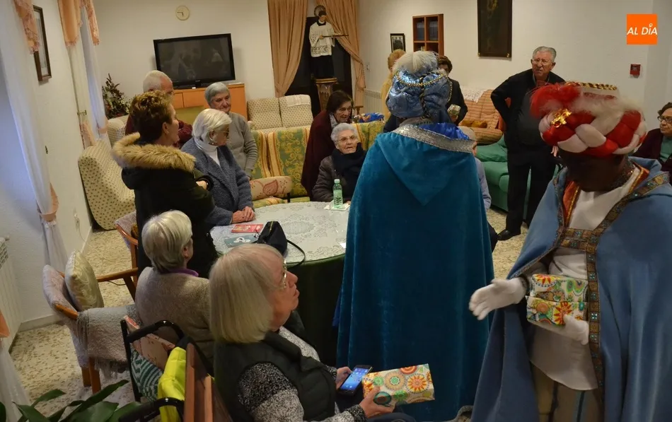 Foto 9 - Los Reyes Magos recorren todas las residencias de la ciudad  