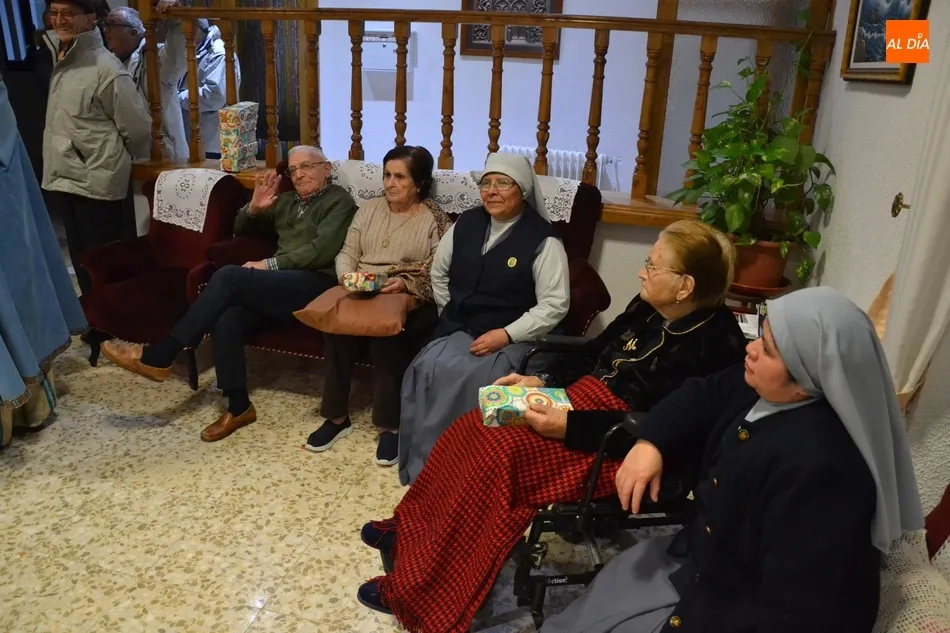Foto 6 - Los Reyes Magos recorren todas las residencias de la ciudad  