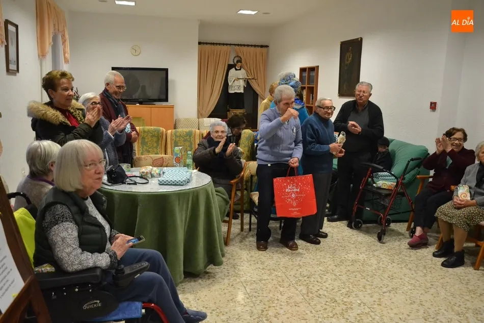 Foto 3 - Los Reyes Magos recorren todas las residencias de la ciudad  
