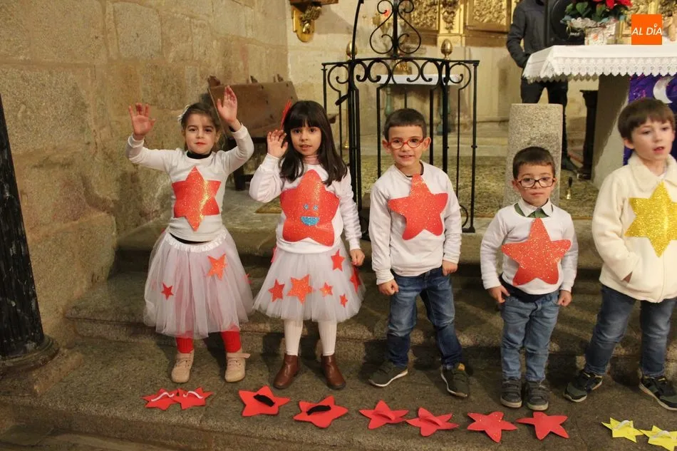 Foto 10 - Los ni&ntilde;os de Yecla de Yeltes amenizan la llegada de los Reyes Magos  