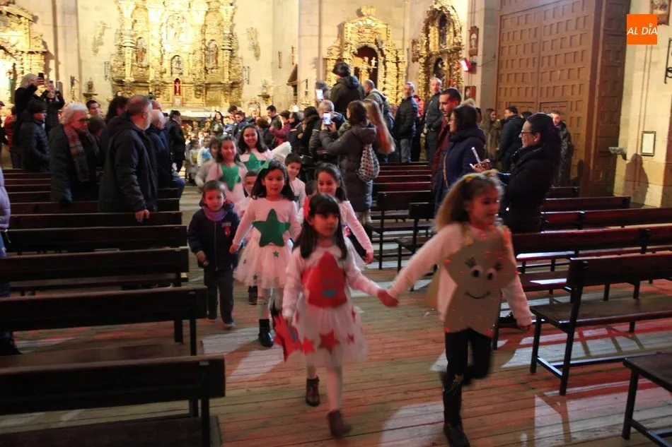 Foto 7 - Los ni&ntilde;os de Yecla de Yeltes amenizan la llegada de los Reyes Magos  