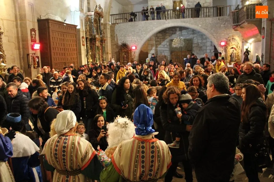 Foto 6 - Los ni&ntilde;os de Yecla de Yeltes amenizan la llegada de los Reyes Magos  