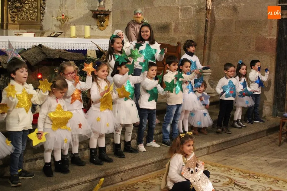 Foto 2 - Los ni&ntilde;os de Yecla de Yeltes amenizan la llegada de los Reyes Magos  