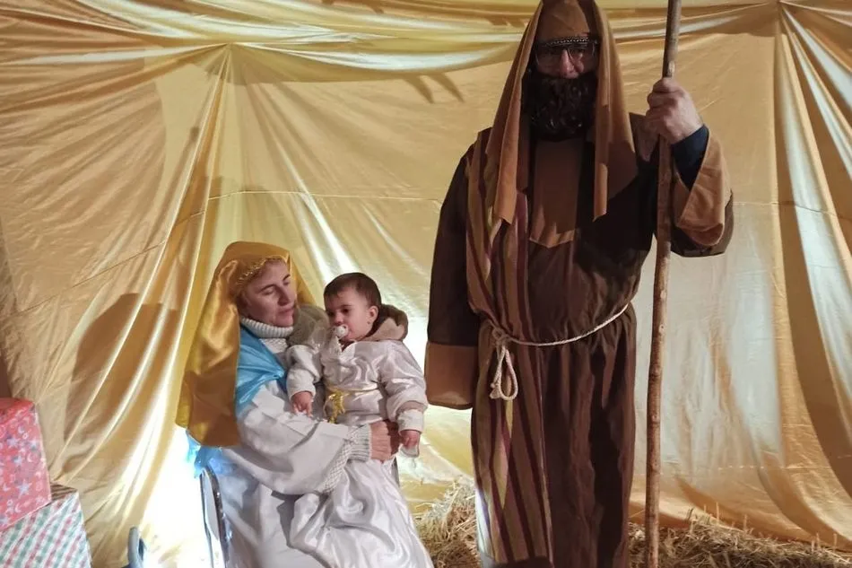 Foto 10 - Los Reyes Magos dejan regalos y caramelos a los ni&ntilde;os de Villar de Peralonso  