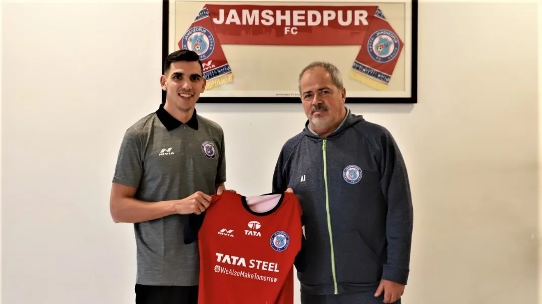 David Grande junto a Antonio Iriondo en su presentación como nuevo jugador del conjunto indio
