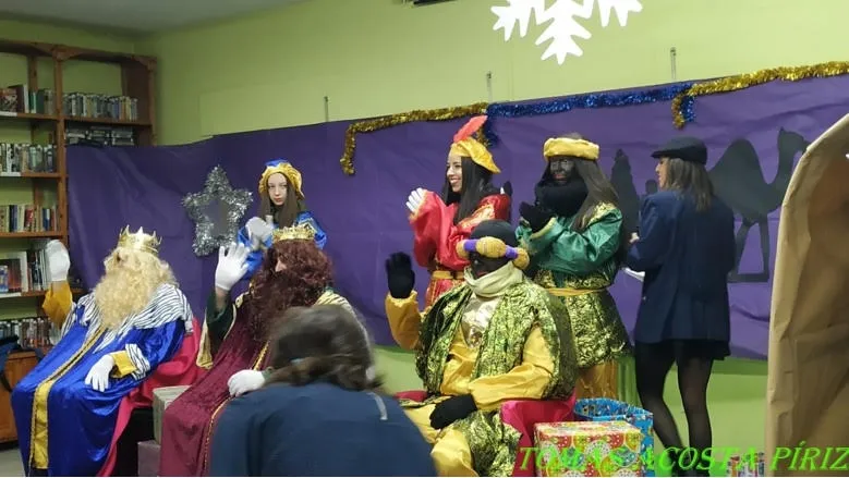 Foto 4 - C&aacute;lida llegada de Sus Majestades a Navasfr&iacute;as  