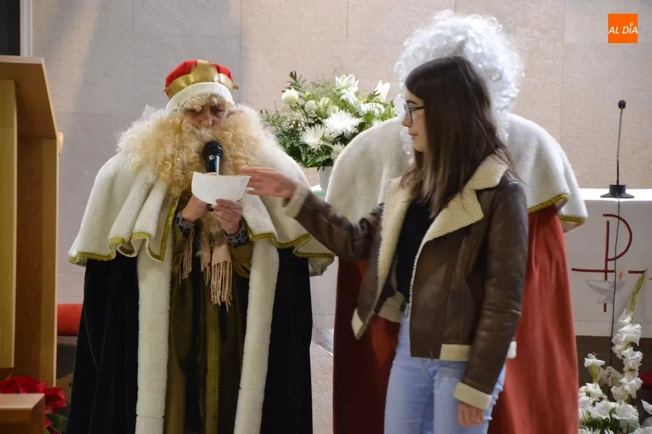 Foto 7 - Unos agotados Reyes Magos no se pierden el bel&eacute;n viviente de El Salvador  