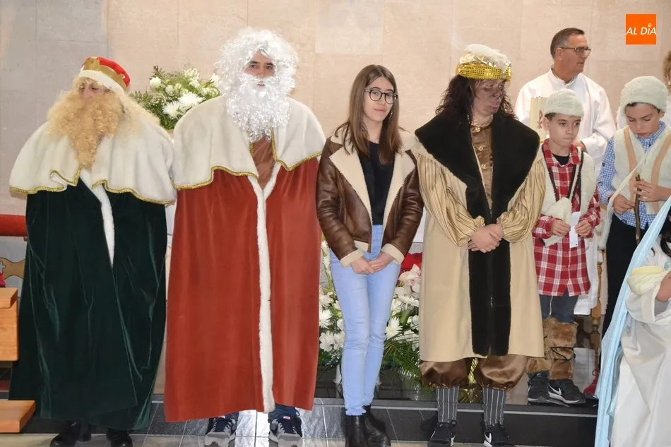 Foto 4 - Unos agotados Reyes Magos no se pierden el bel&eacute;n viviente de El Salvador  