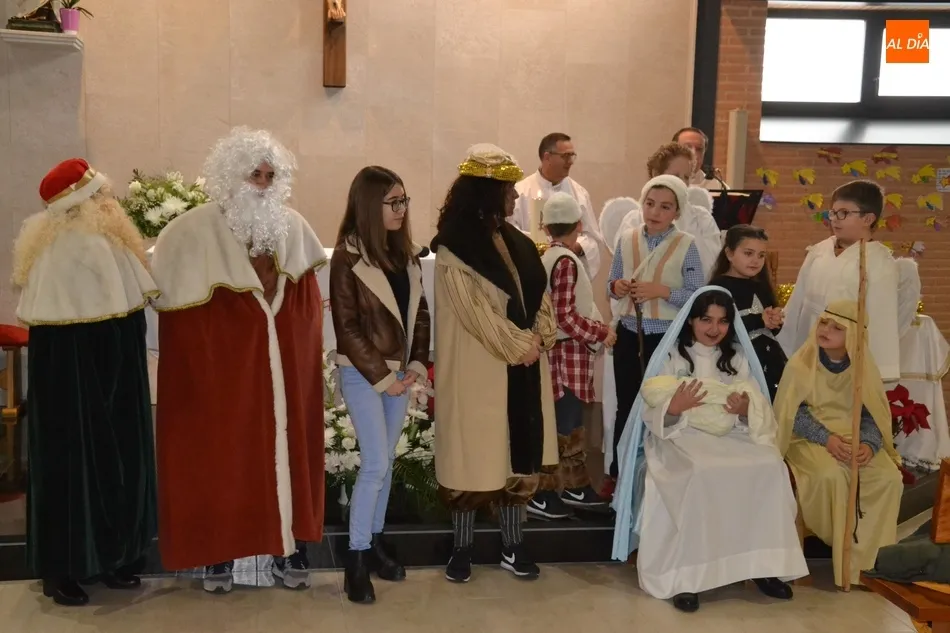 Foto 3 - Unos agotados Reyes Magos no se pierden el bel&eacute;n viviente de El Salvador  