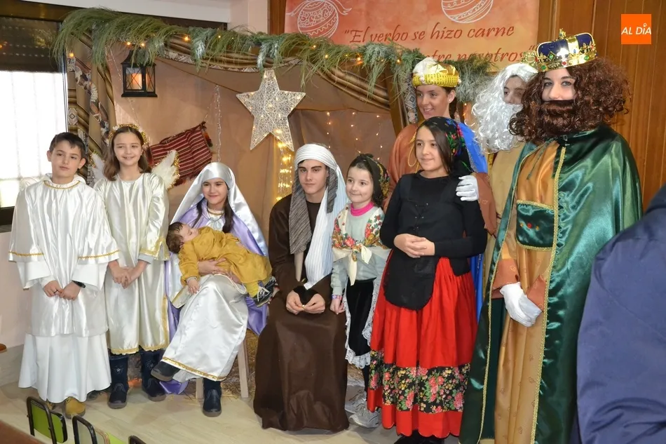 Foto 2 - El Colegio Misioneras llega al &ldquo;culmen&rdquo; de la Navidad pidiendo &ldquo;luz&rdquo; para el futuro...