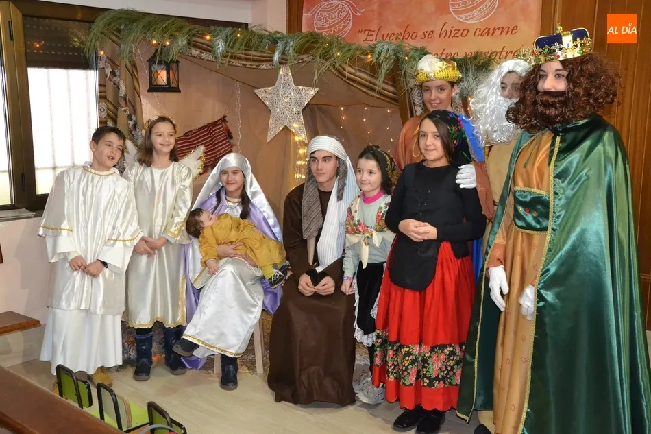 Foto 3 - El Colegio Misioneras llega al &ldquo;culmen&rdquo; de la Navidad pidiendo &ldquo;luz&rdquo; para el futuro...