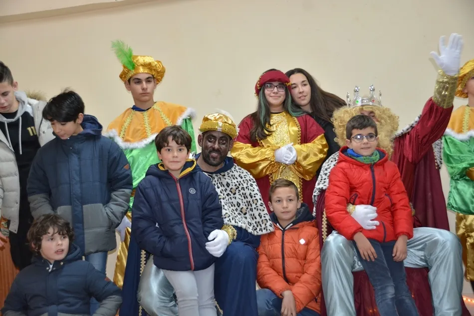Foto 3 - Los Reyes Magos llegaron a Carpio de Azaba cargados de regalos  