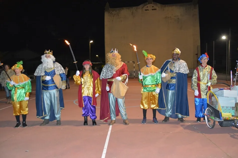 Los Reyes Magos llegaron a Carpio de Azaba cargados de regalos  