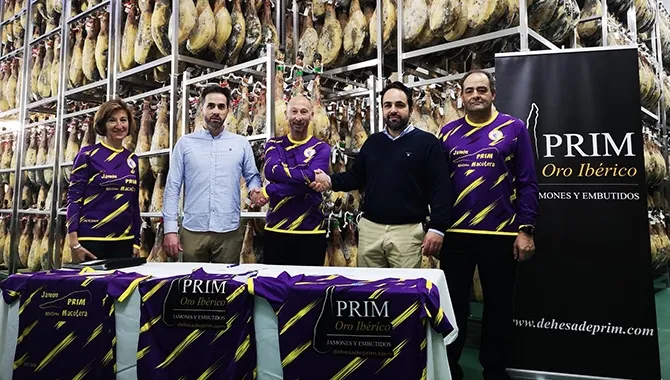 La empresa Jamones Prim es el nuevo patrocinador del Club de Atletismo Macotera