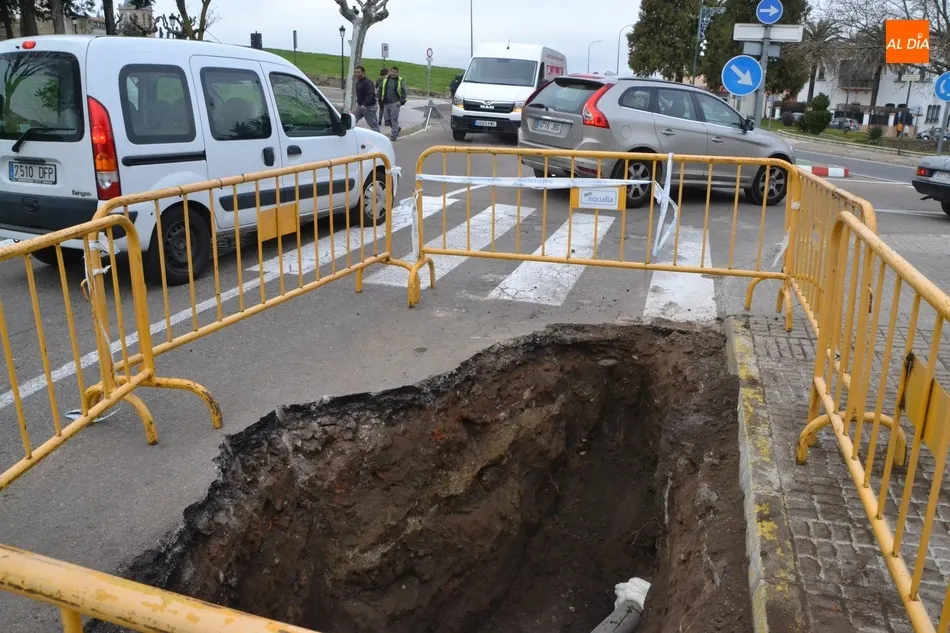 Foto 2 - Tareas de reparaci&oacute;n en Conde de Fox&aacute; obligan a realizar cortes de tr&aacute;fico y en el suministro de ...