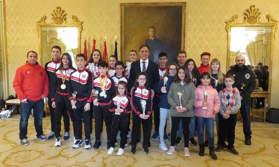 Foto 3 - Homenaje del Ayuntamiento a m&aacute;s de sesenta campeones de Judo, Kung-Fu y K&aacute;rate
