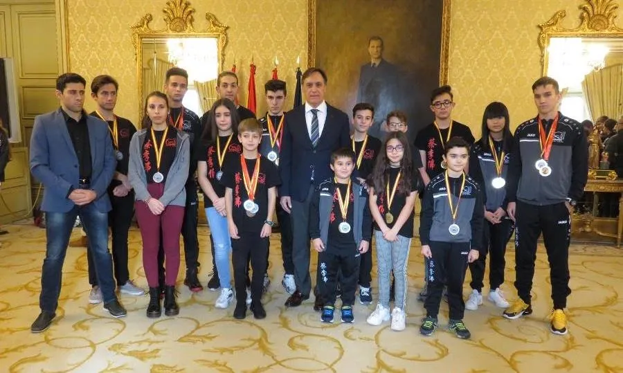 Foto 2 - Homenaje del Ayuntamiento a m&aacute;s de sesenta campeones de Judo, Kung-Fu y K&aacute;rate