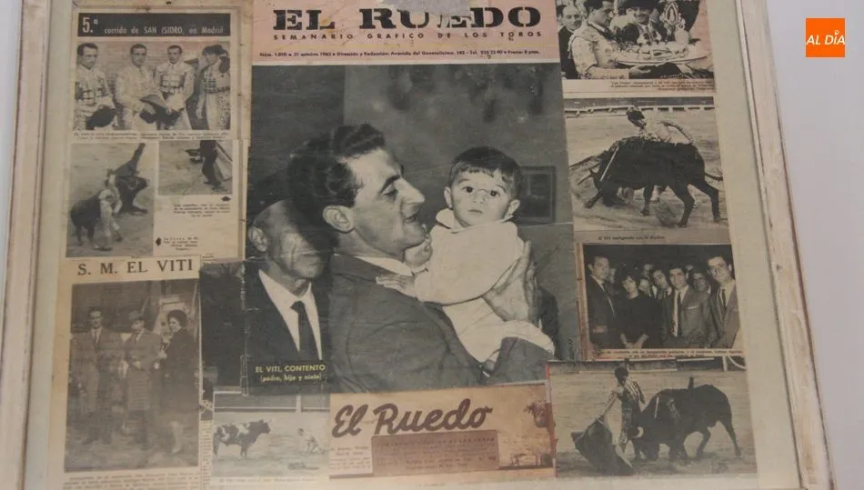 El Viti con su hijo Francisco en las manos y su padre detrás