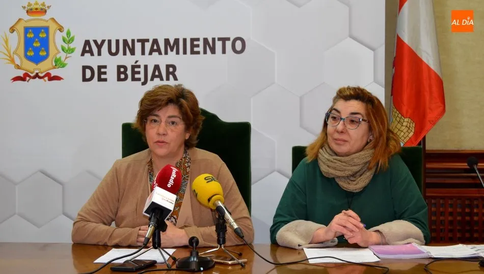 De i. a d. Elena Martín, alcaldesa de Béjar y Ana V. Peralejo, concejala de Cultura
