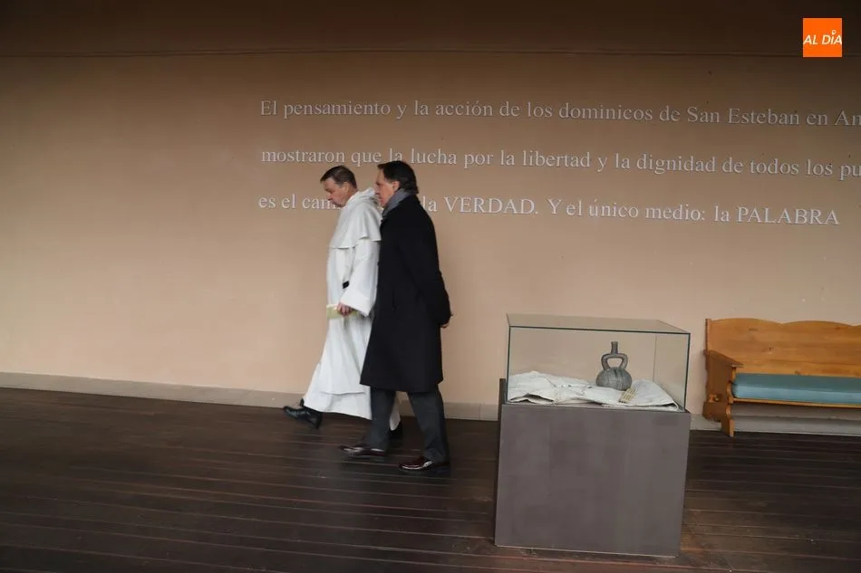 El alcalde de Salamanca, Carlos García Carbayo, ha visitado esta nueva musealización | FOTO: Lydia González