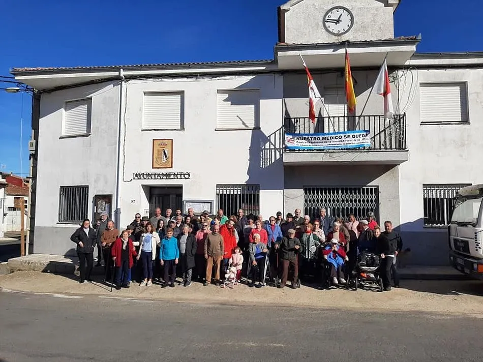 Foto 2 - Sanchotello clama contra el cierre del consultorio m&eacute;dico: &ldquo;Nada de Espa&ntilde;a vaciada, somos la...