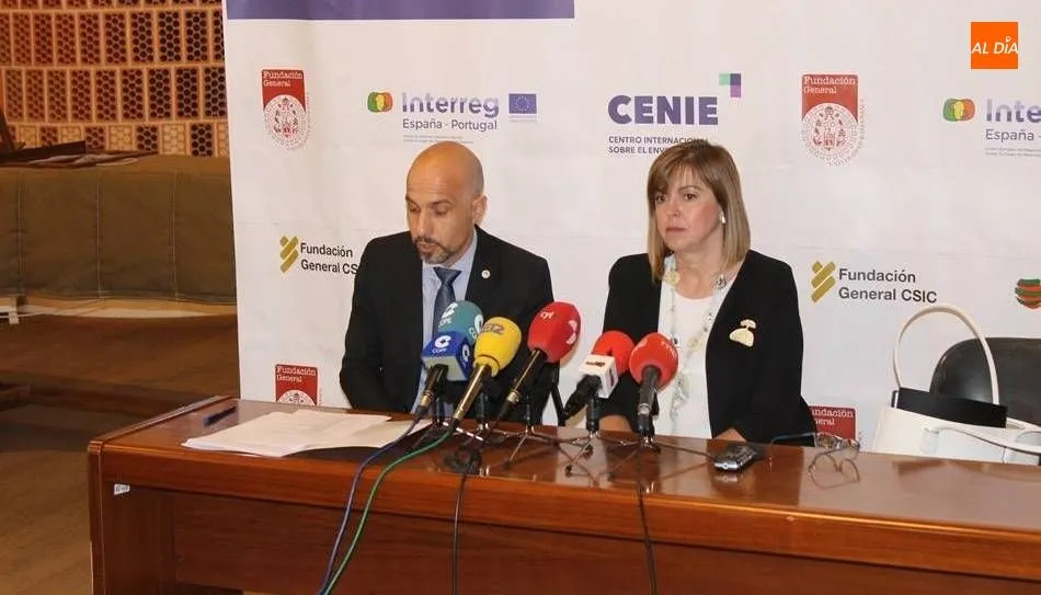 Óscar González Benito, director-gerente de la Fundación General, y Marina Villegas, directora de la Agencia Estatal de Investigación