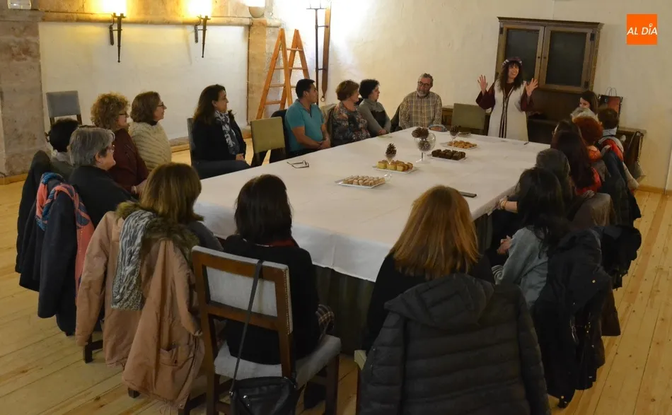 Exitoso arranque de las tardes de libros y té del Parador de Turismo  