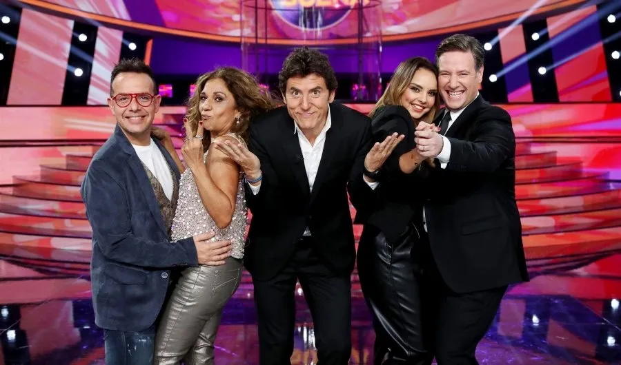 Llega a Antena 3 la 8ª edición de Tu cara me suena con Carlos Latre, Lolita, Chenoa y Àngel Llàcer como jurado. Foto de ATRESMEDIA