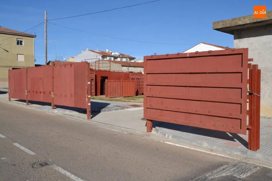 Instalados los toriles para la Capea del Toro de San Sebastián  