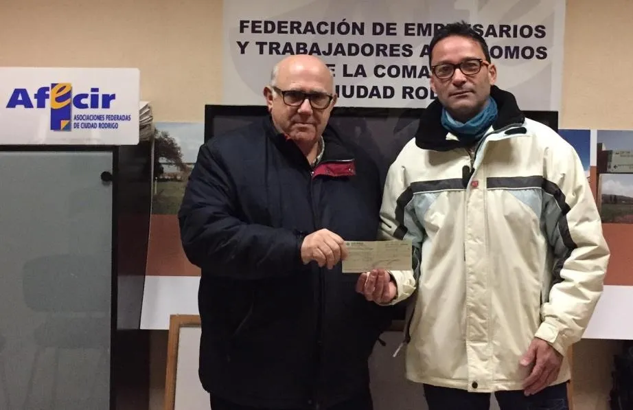 Los Amigos de la Ilusión reciben un año más un donativo de la Asociación de Comercio  