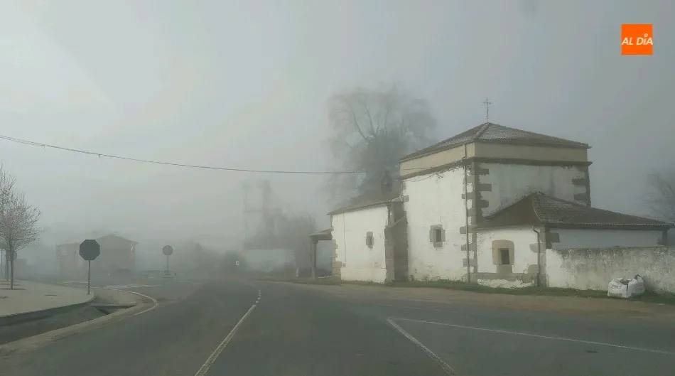 Densa niebla en la localidad de Endrinal