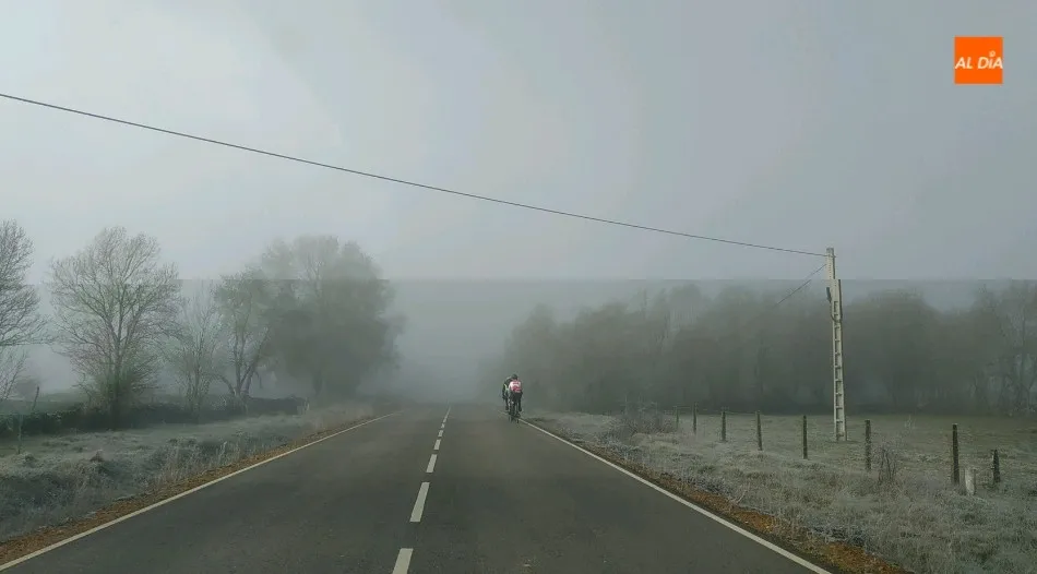 Foto 3 - Se pide precauci&oacute;n por la densa niebla en el sur de Salamanca