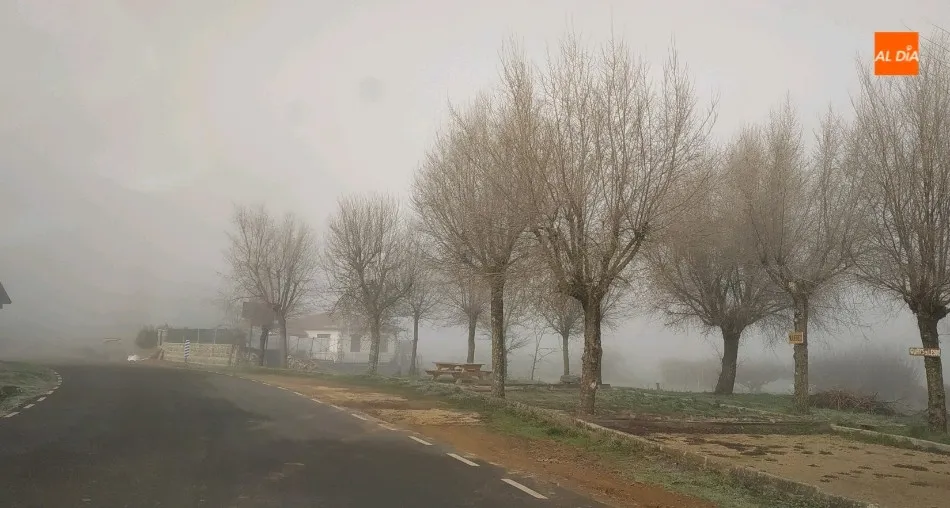 Foto 2 - Se pide precauci&oacute;n por la densa niebla en el sur de Salamanca