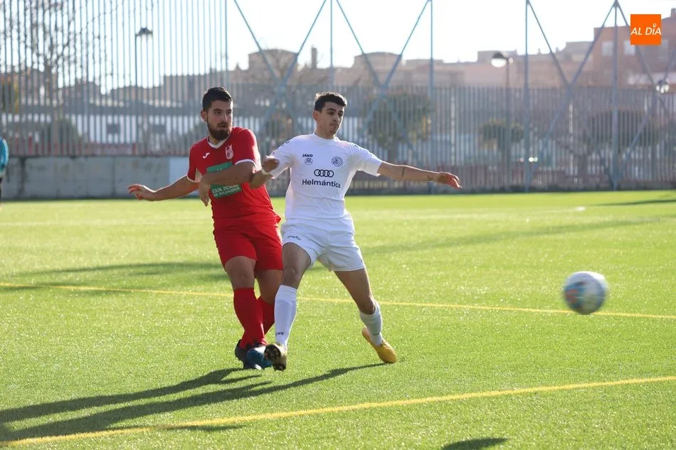 Foto 10 - El Pe&ntilde;aranda se lleva el derbi frente al Ribert y abre hueco (1-0)