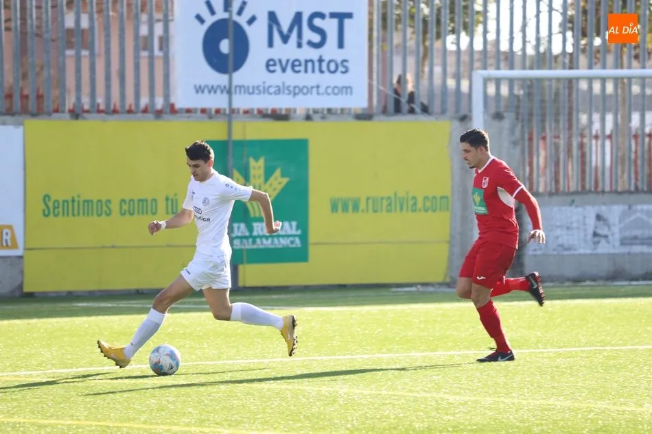 Foto 5 - El Pe&ntilde;aranda se lleva el derbi frente al Ribert y abre hueco (1-0)